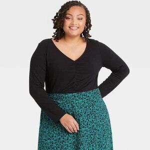 Ava & Viv Black Ruched Front Stretch V Neck Top